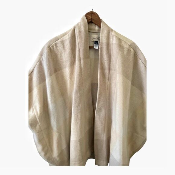 Universal Threads Tan Poncho Shrug Size OSFM - Picture 2 of 5